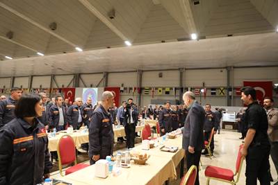 Cumhurbaşkanımız Sn. Erdoğan, İstanbul Tersanesi Komutanlığında Görevli İşçilerimizle İftarda Bir Araya Geldi